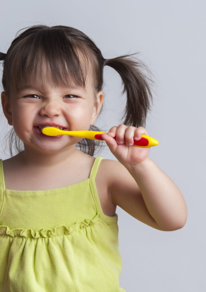 How To Get Your Kids To Brush Their Teeth For A Full Two Minutes