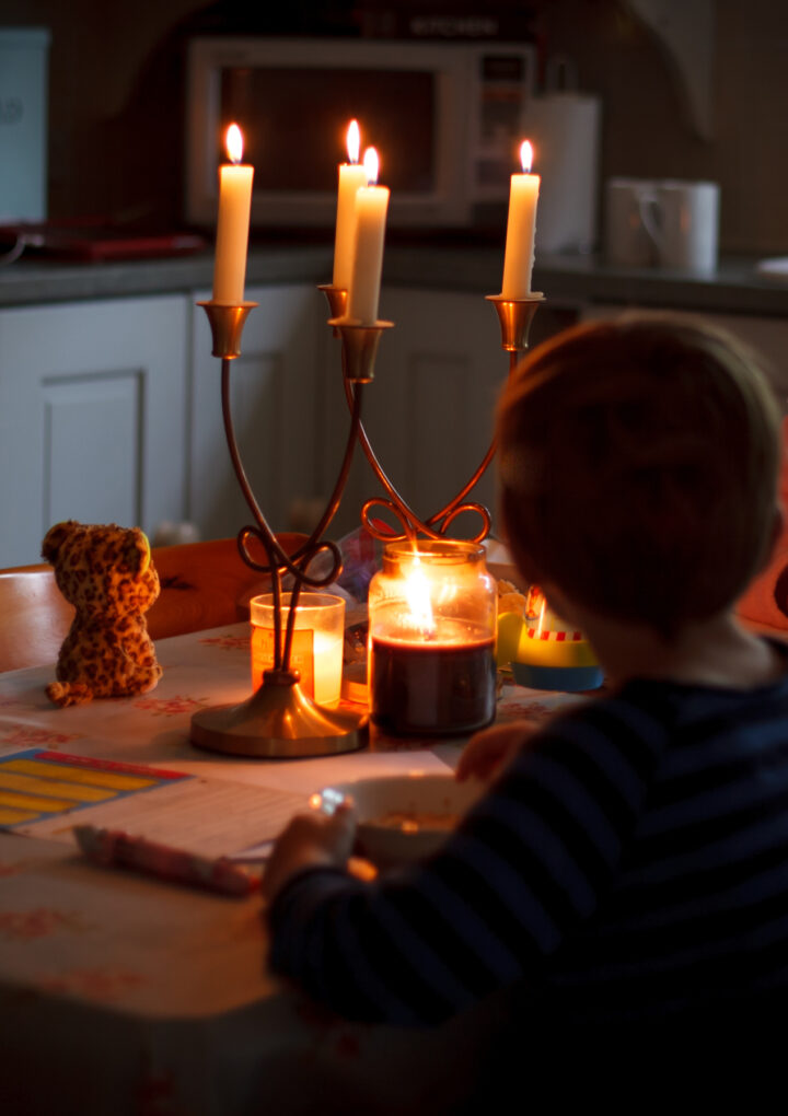 How To Get Through A Power Outage With Your Family In Oregon