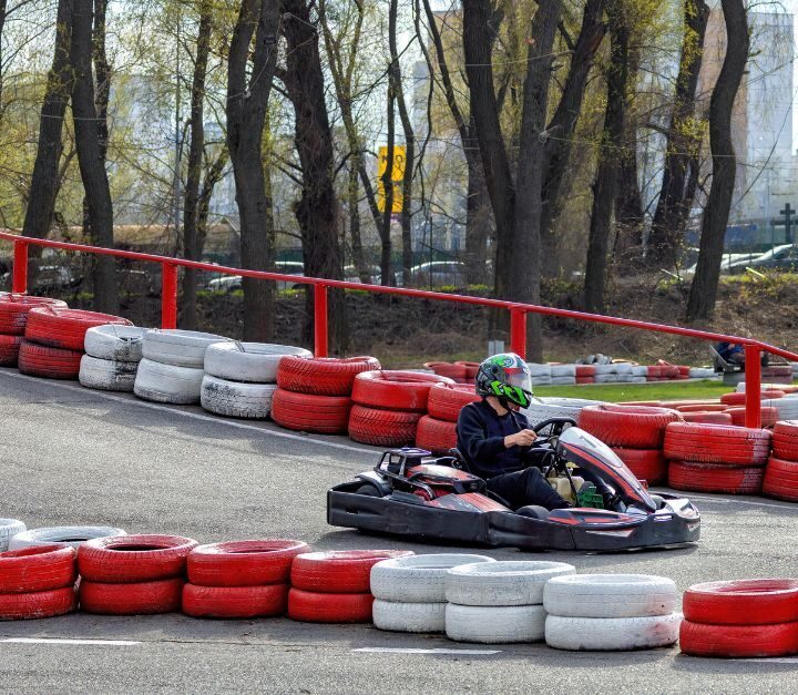 What Makes A Family-Friendly Go-Kart Track?