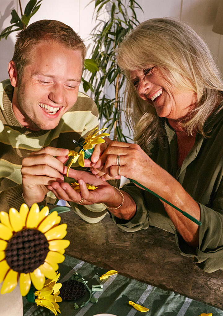 The LEGO® Botanicals Garden Oasis Pops Up In Portland In Time For Mother’s Day 